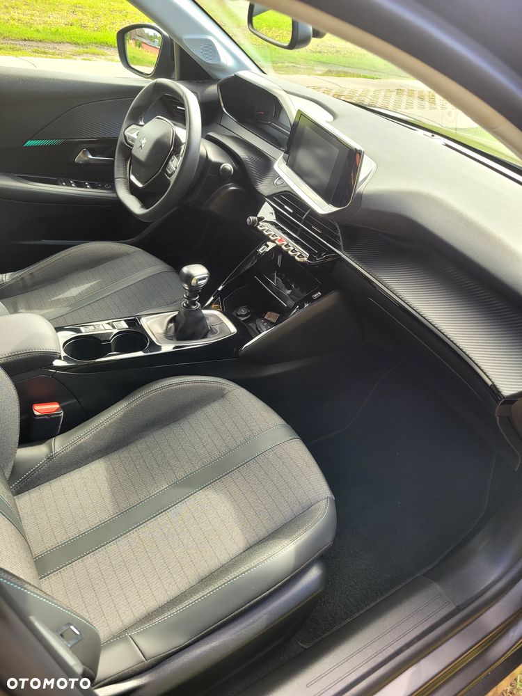 Peugeot 208 - 5