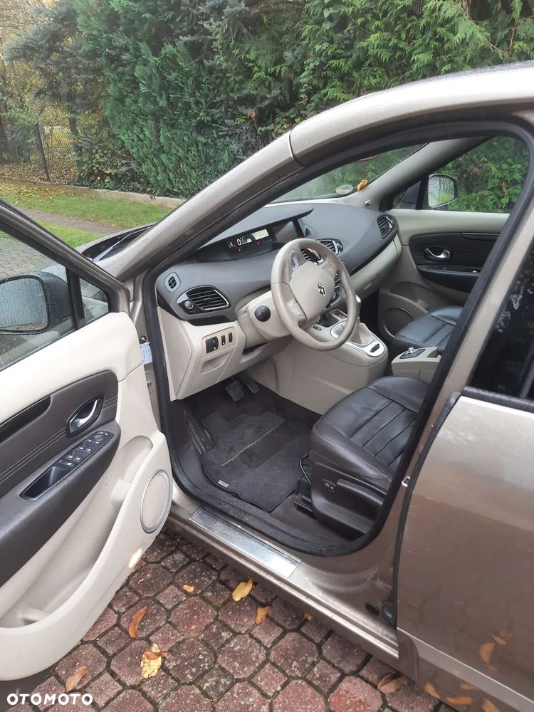 Renault Grand Scenic - 10