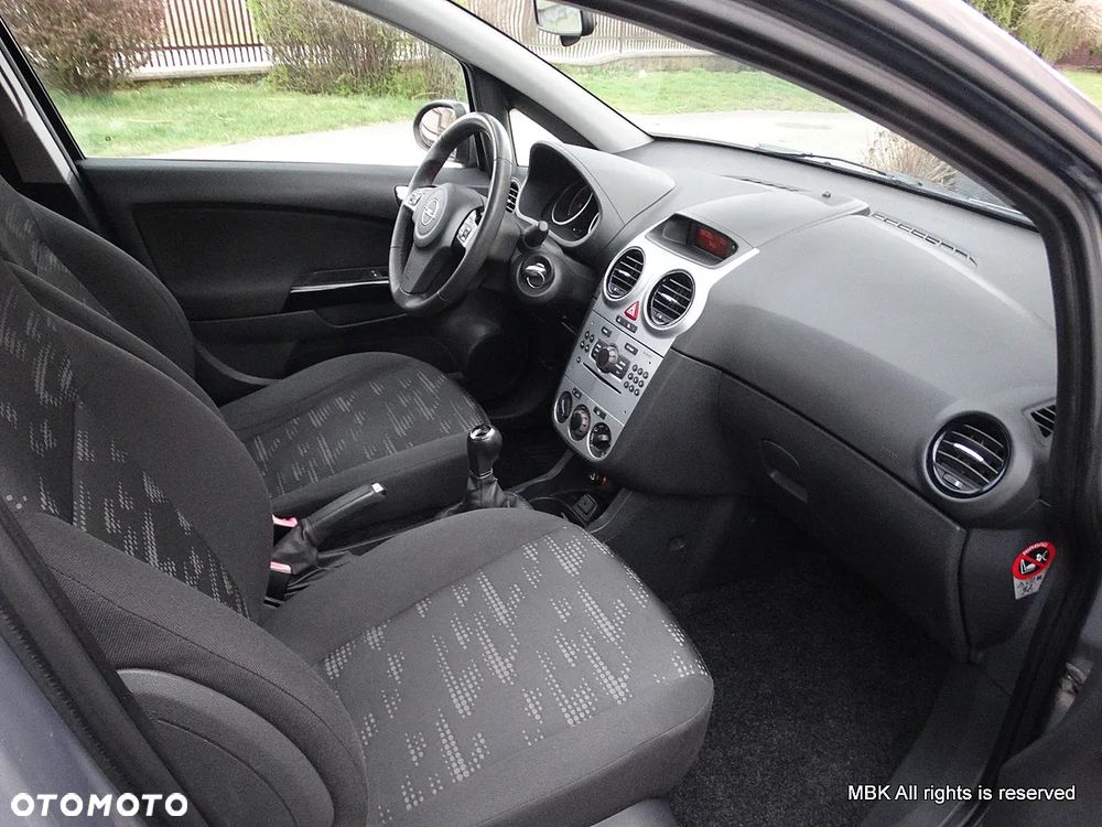 Opel Corsa 1.4 16V Cosmo - 18