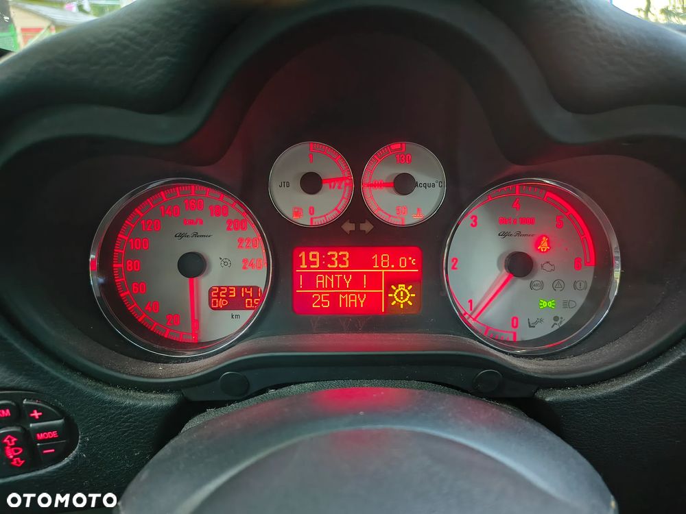 Alfa Romeo 147 1.9 JTD 16V M-Jet Distinctive - 17