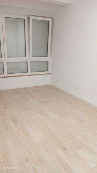 Apartamento T2 Muito Central Sacavém - Grande imagem: 2/12