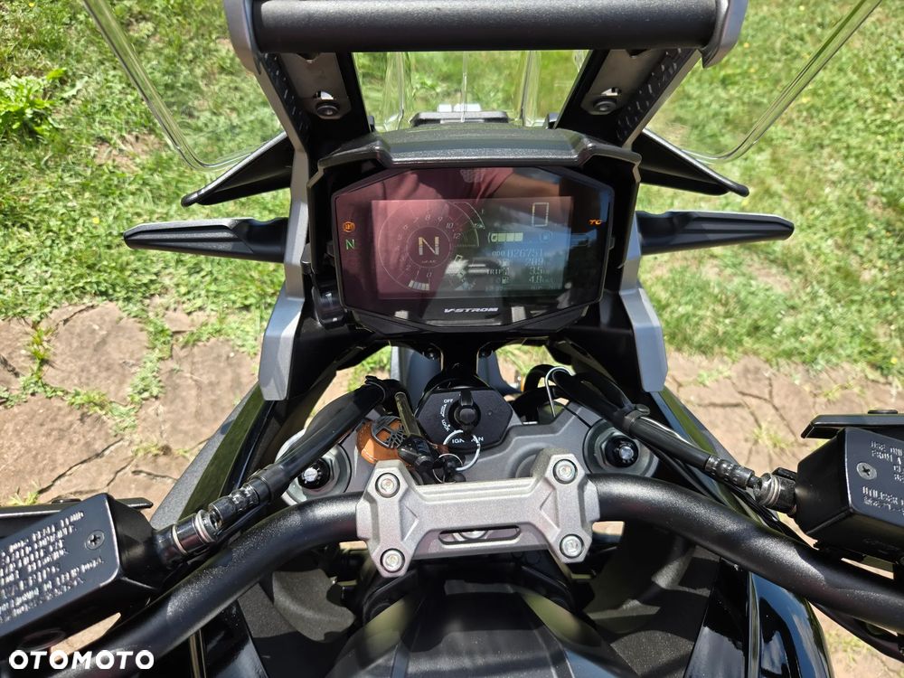Suzuki V-STROM - 12