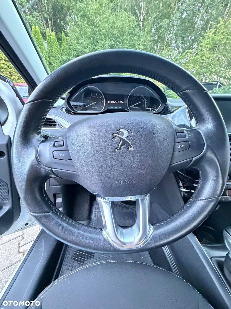 Peugeot 208 1.2 PureTech Style - 12