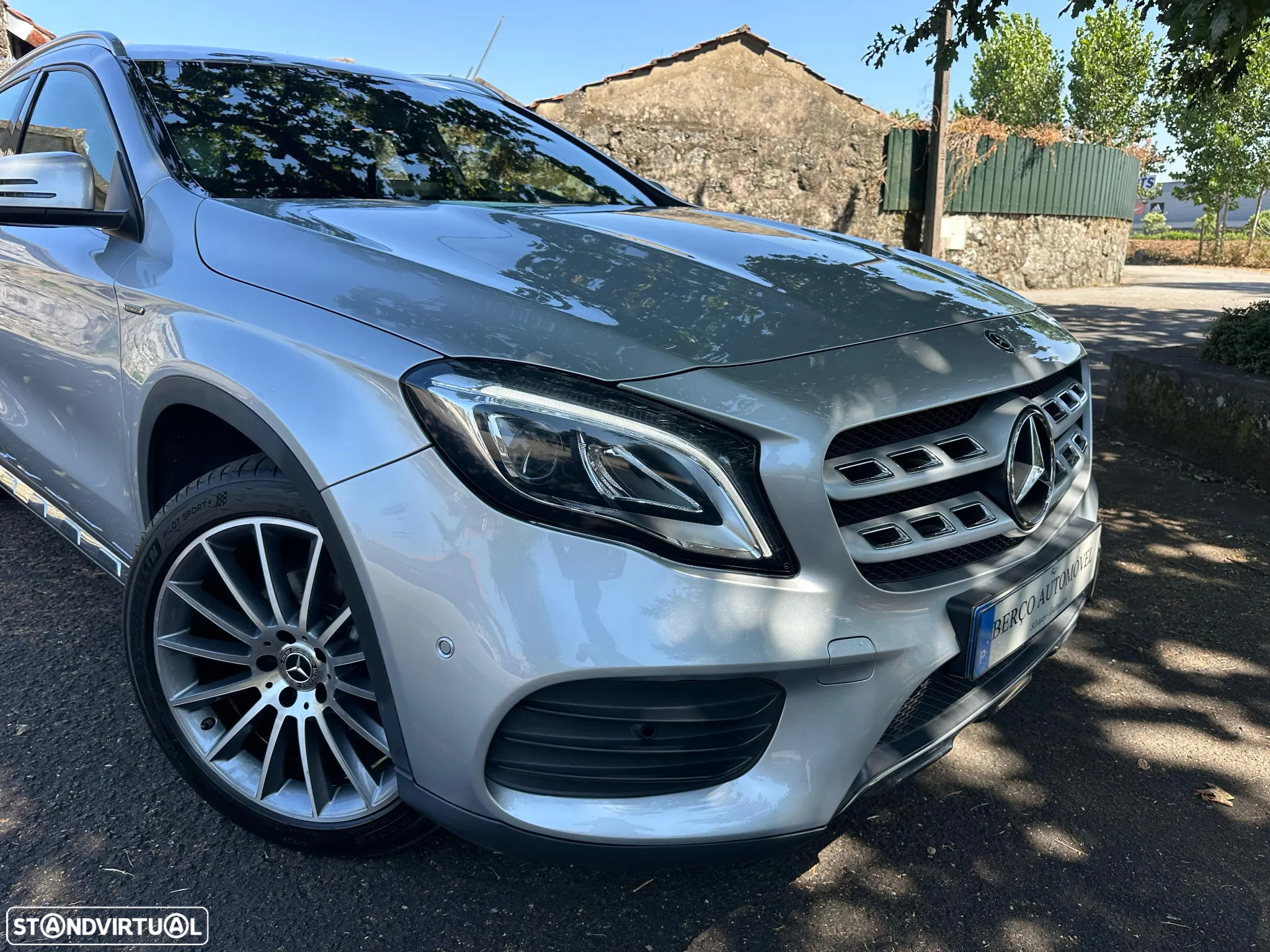 Mercedes-Benz GLA 200 7G-DCT AMG Line - 2