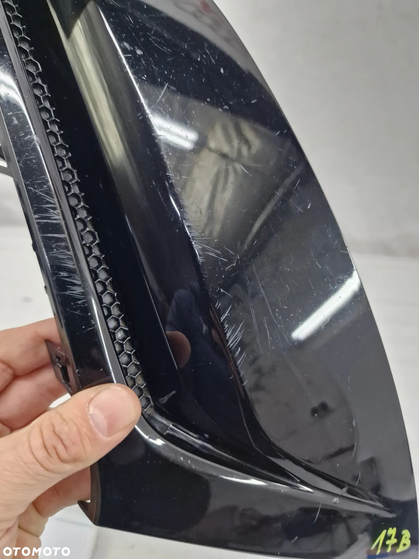 OPEL ZAFIRA C 12- LEWA KRATKA BOCZNA ZDERZAKA PRZEDNIEGO PRZÓD , NR 13300504 , NR AUKCJI C/17 - 11