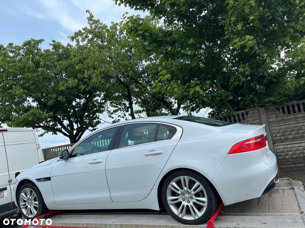 Jaguar XE 2.0 T R-Sport - 20