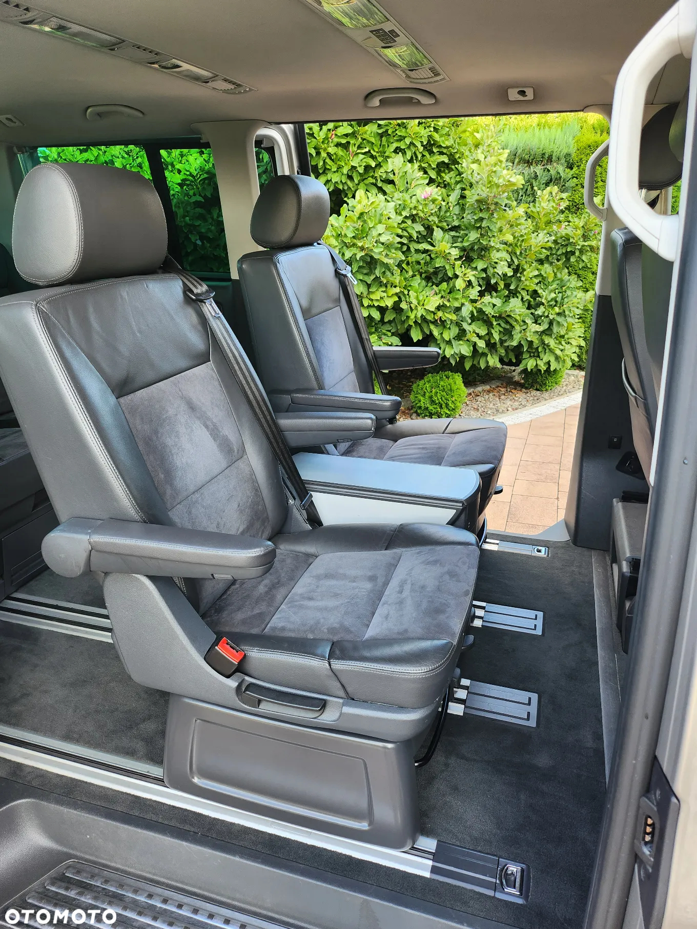 Volkswagen Multivan - 10