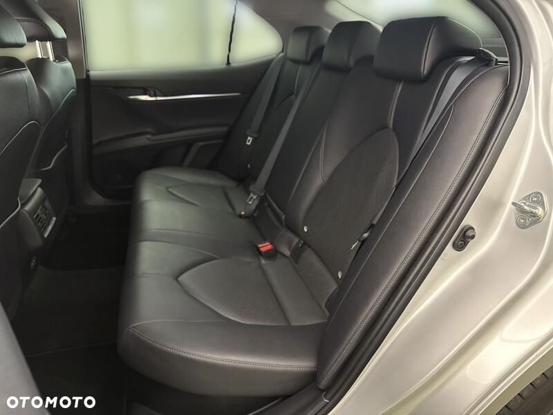 Toyota Camry 2.5 Hybrid Executive CVT - 19