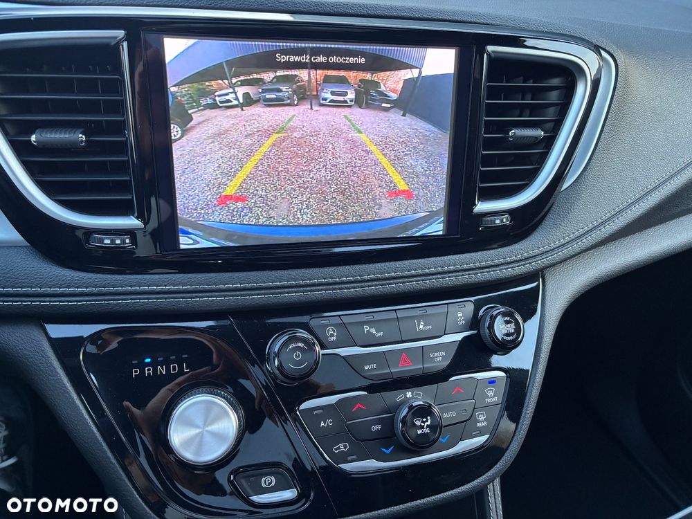 Chrysler Pacifica - 33