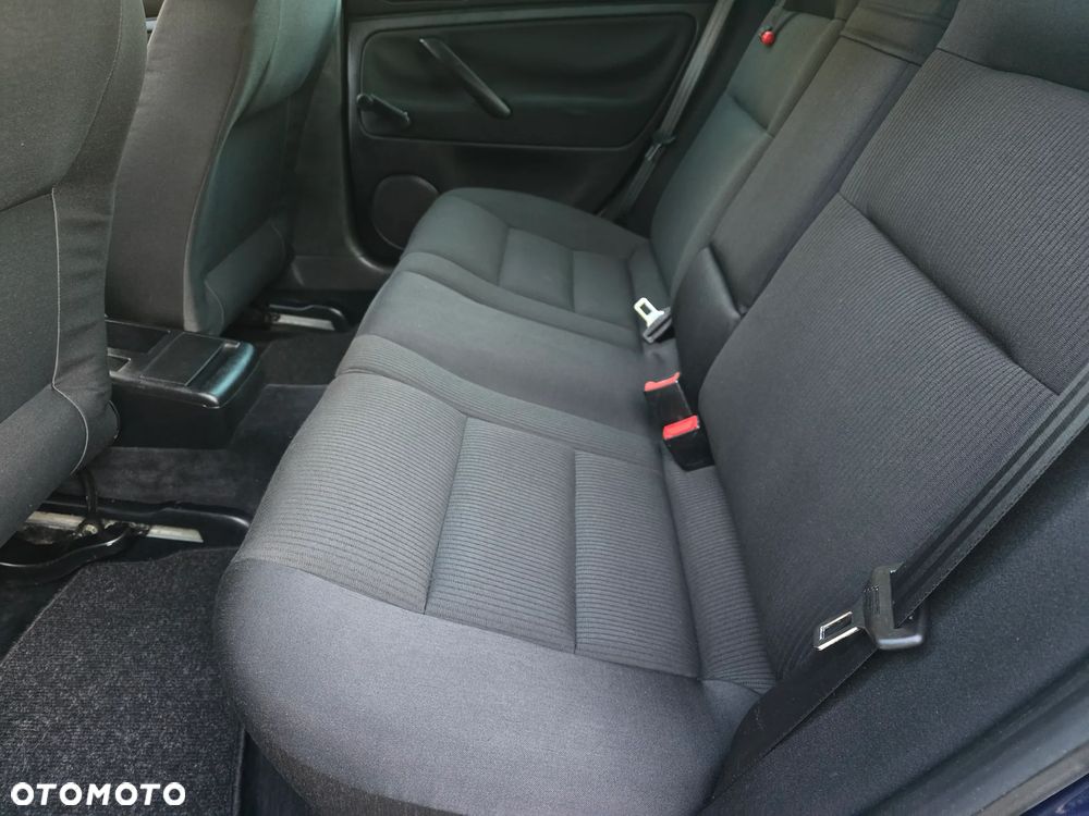 Volkswagen Passat 1.6 Exclusive - 24