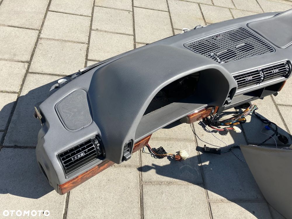 DESKA ROZDZIELCZA KONSOLA BMW E32 SZARA LIFT AIRBAG SCHOWEK KRATKA TUNEL - 2