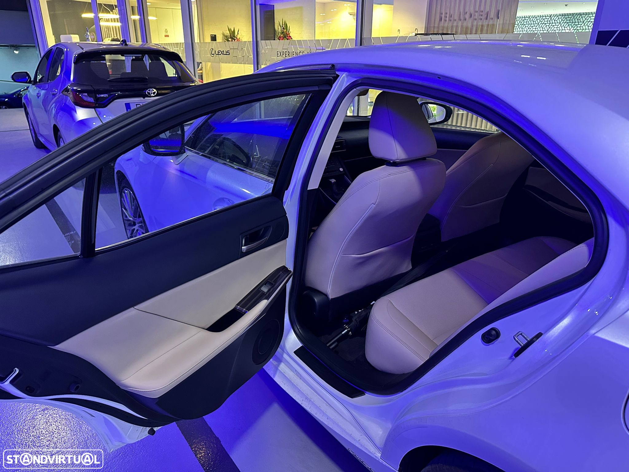 Lexus IS 300H Luxury - 4