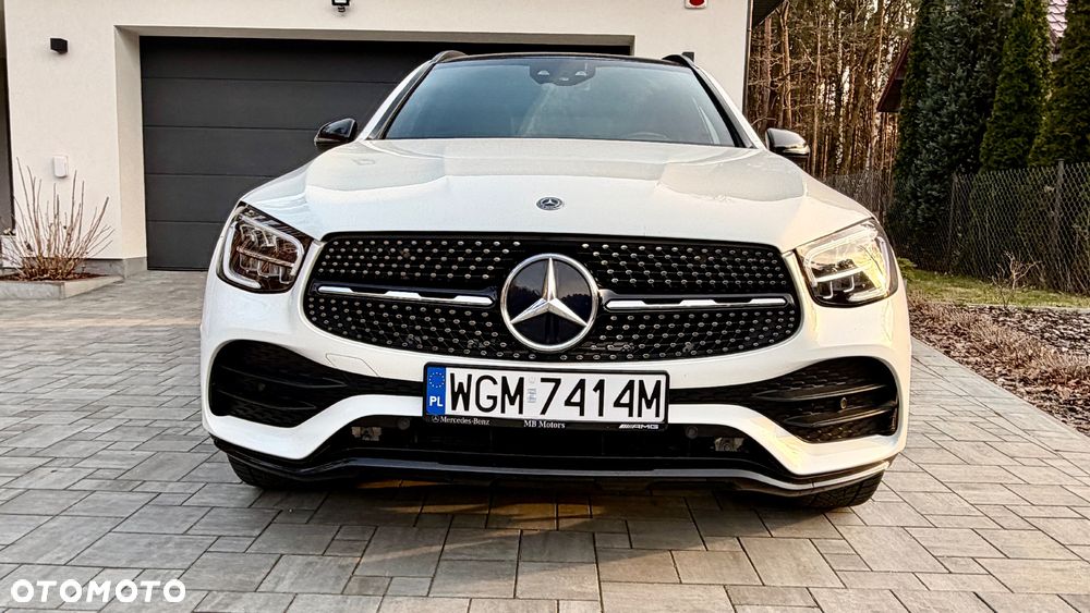 Mercedes-Benz GLC 300 4Matic 9G-TRONIC AMG Line Plus - 11
