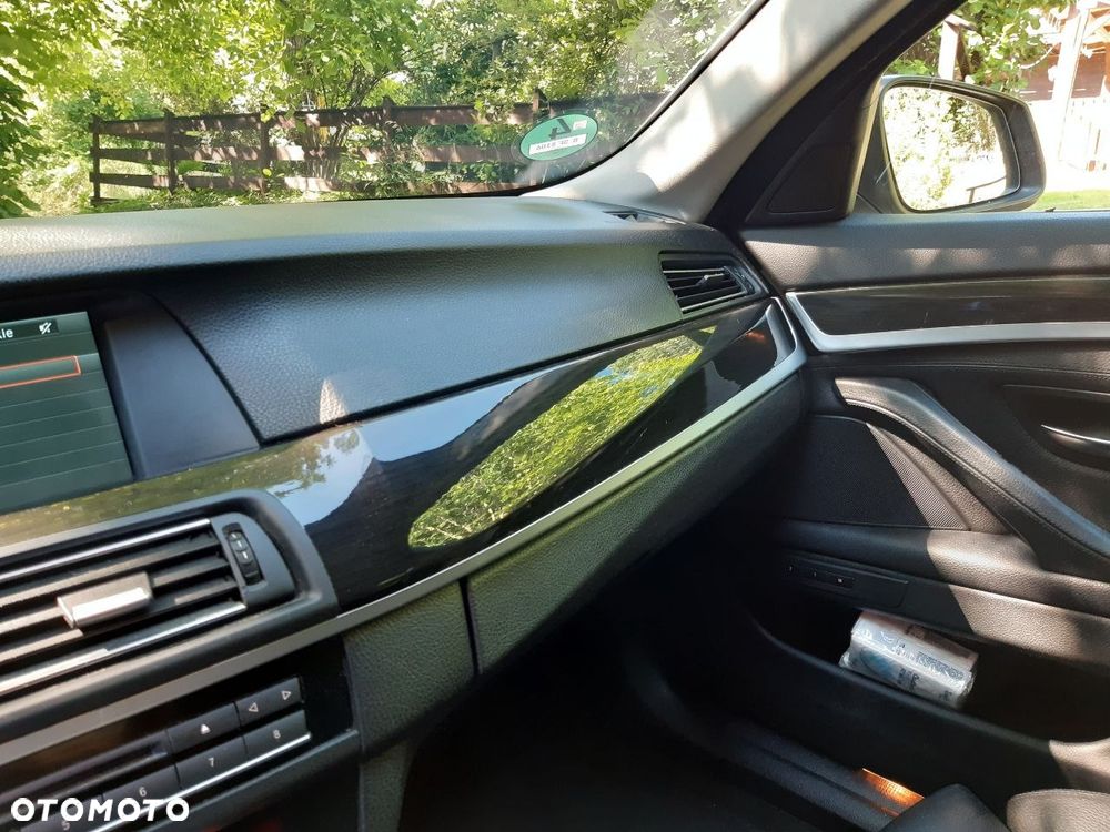 BMW Seria 5 525d xDrive Luxury Line - 18