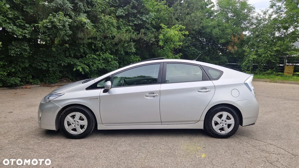 Toyota Prius (Hybrid) Executive - 6