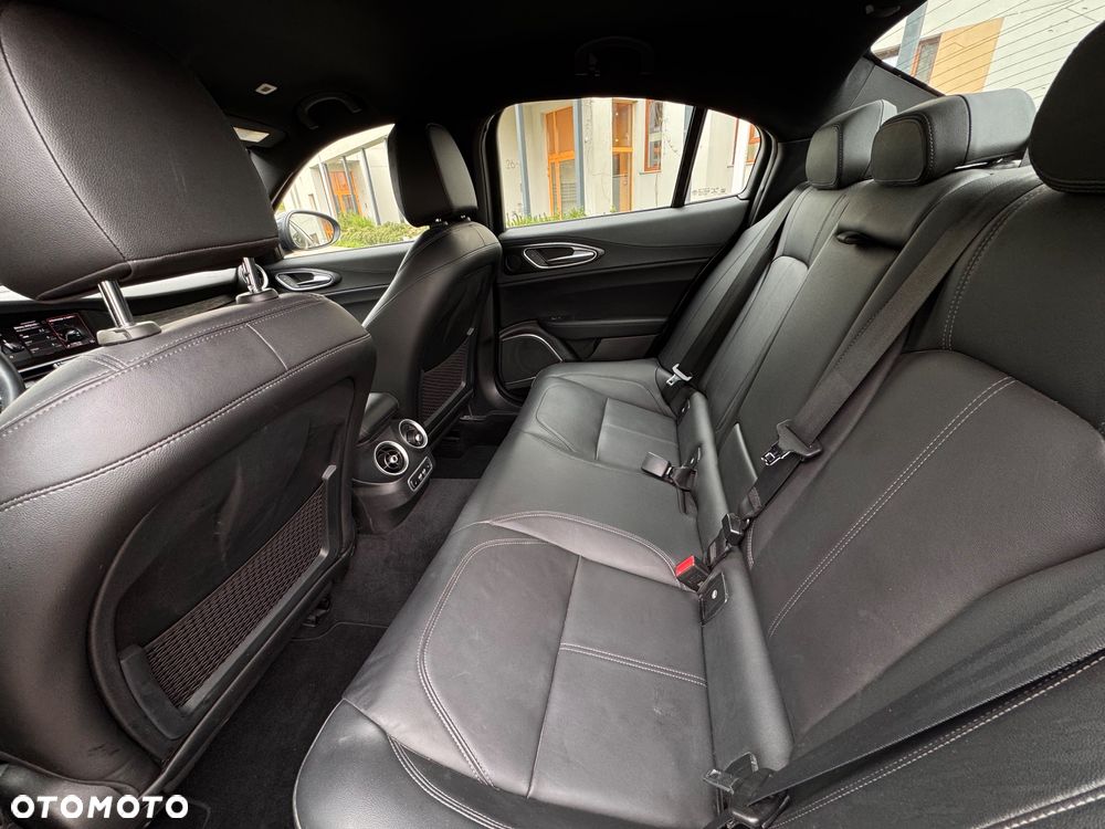 Alfa Romeo Giulia 2.0 Turbo 16V AT8 Veloce - 23