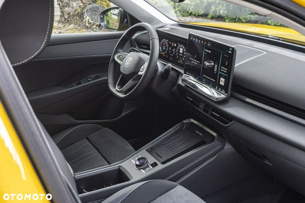 Volkswagen T-Roc - 23