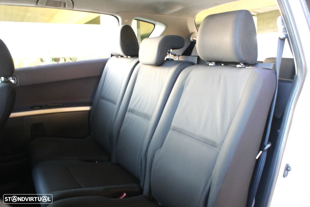 Toyota Corolla Verso 2.2 D-4D Sol - 31
