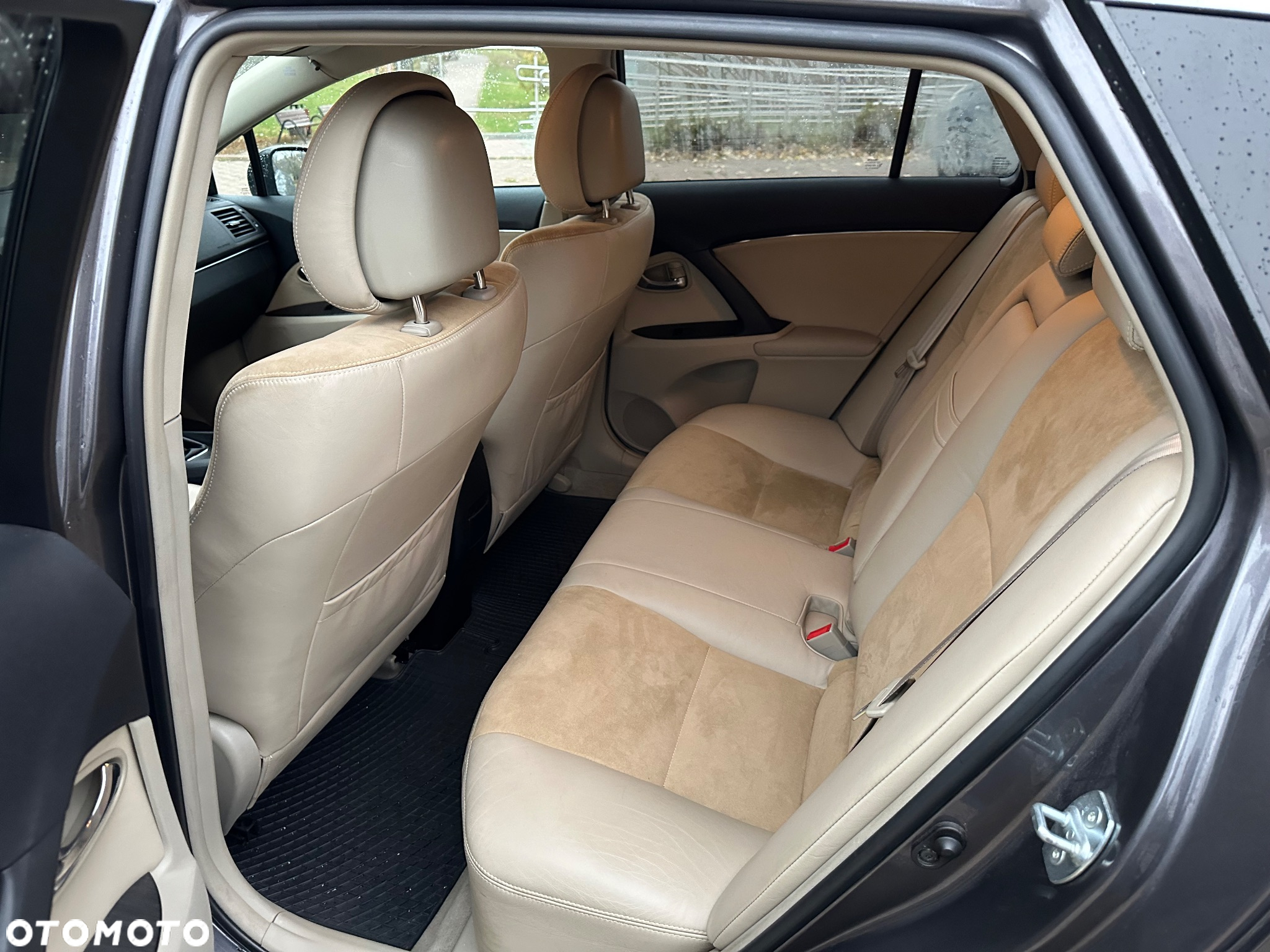 Toyota Avensis - 9