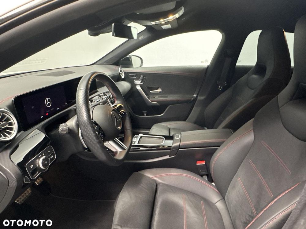 Mercedes-Benz CLA 200 d AMG Line 8G-DCT - 13