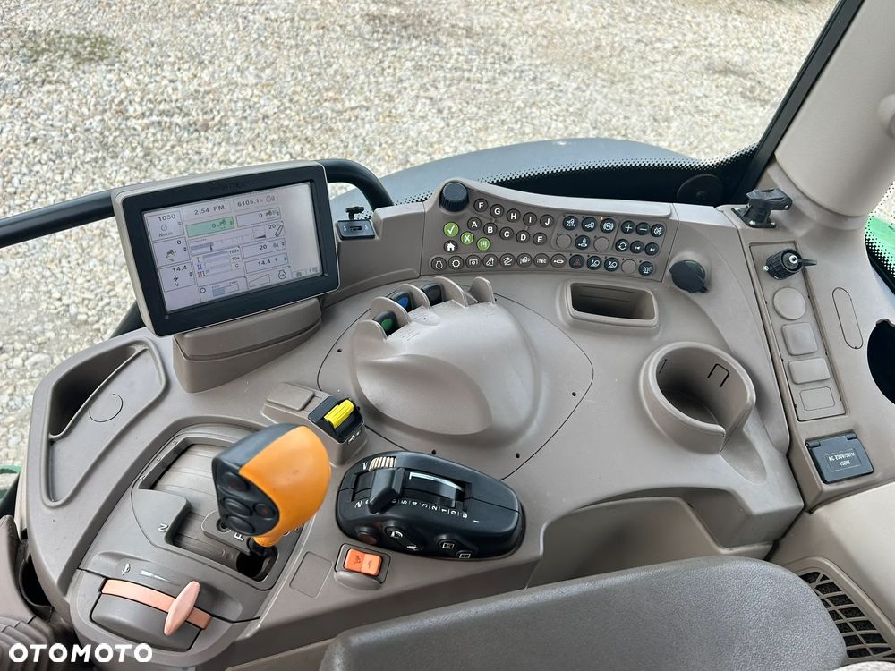John Deere 6125R - 17