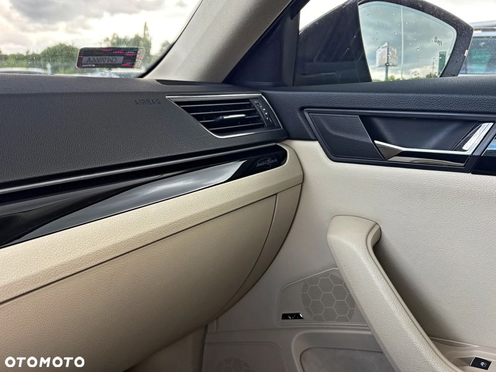 Skoda Superb 2.0 TDI L&K DSG - 34