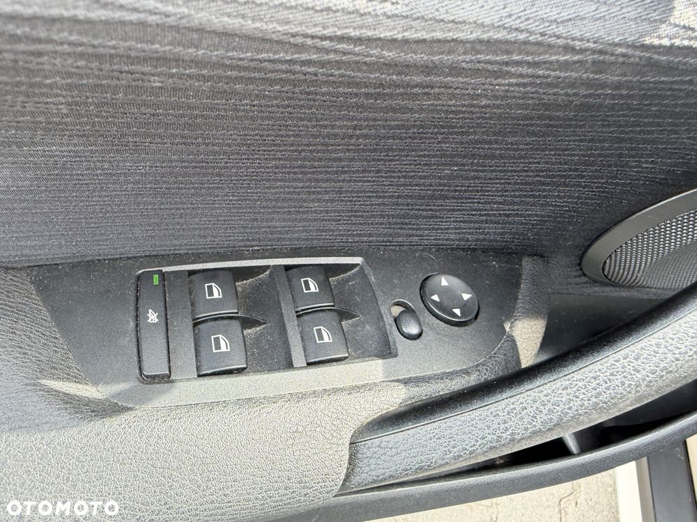 BMW X1 sDrive18i - 35