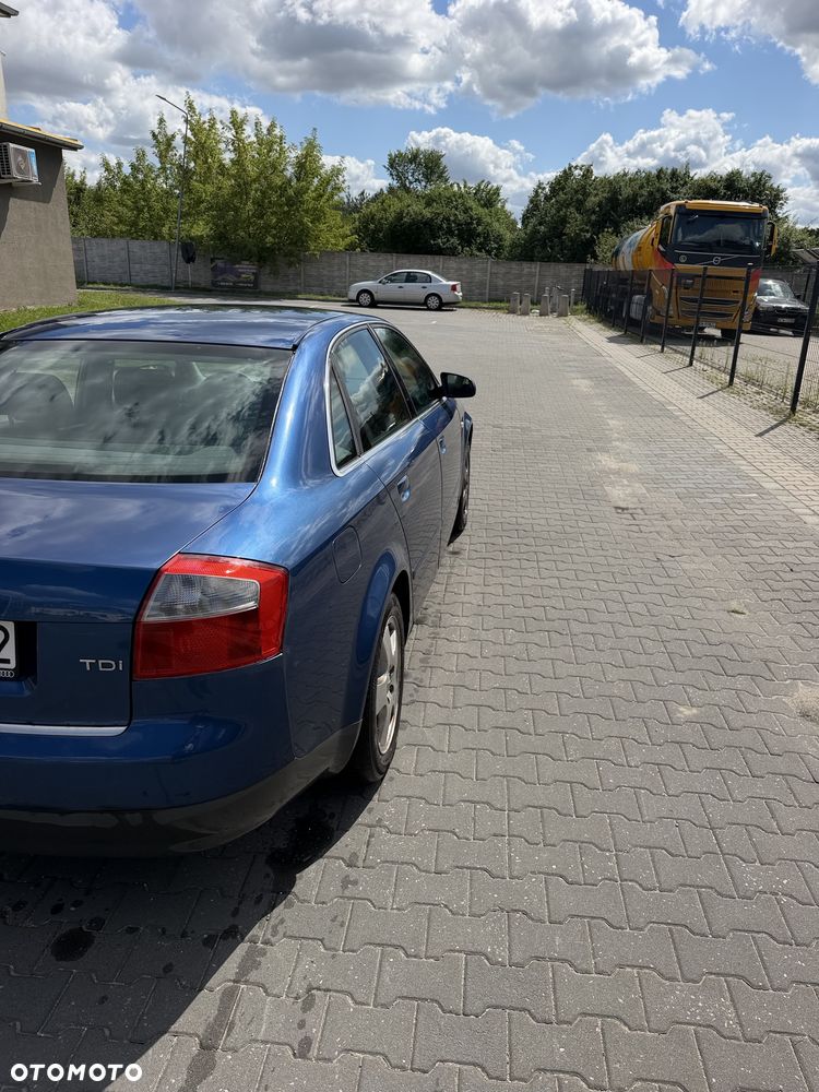 Audi A4 Limousine - 4