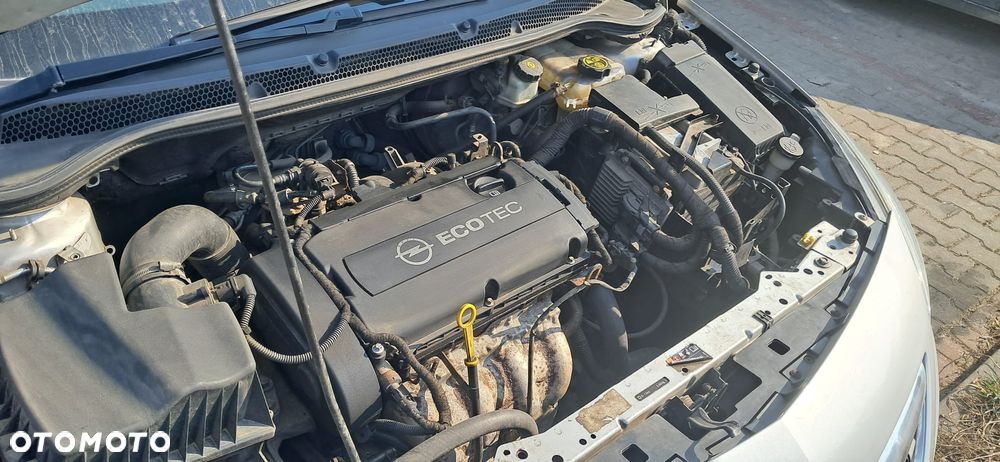 Opel Astra 1.6 Sport - 9