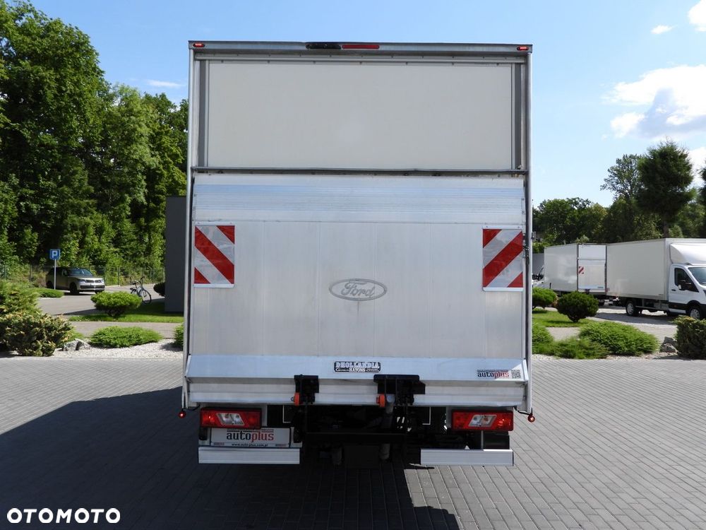 Ford TRANSIT KONTENER WINDA 8 PALET TEMPOMAT LEDY BLIŹNIACZE KOŁA KLIMATYZACJA  130KM - 11