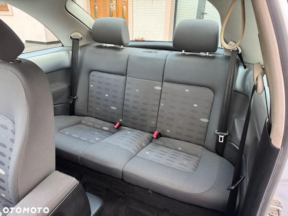 Volkswagen New Beetle 1.6 Arte - 28