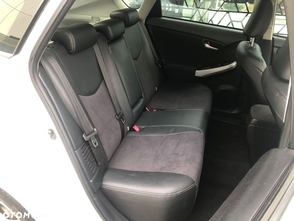 Toyota Prius 1.8 HSD Sol - 22