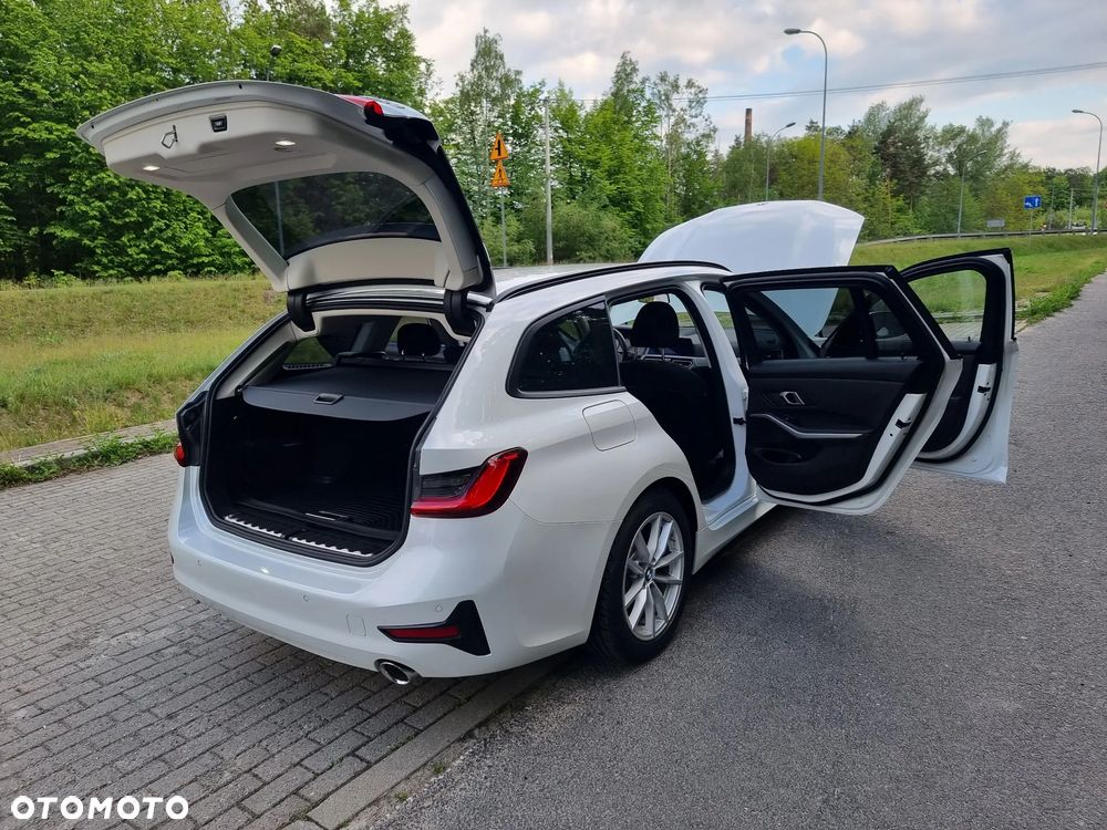 BMW Seria 3 320d Edition Luxury Line Purity - 29