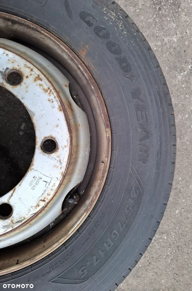 Felga z oponą Goodyear KMAX S rozmiar 215/75 R17.5 - 2