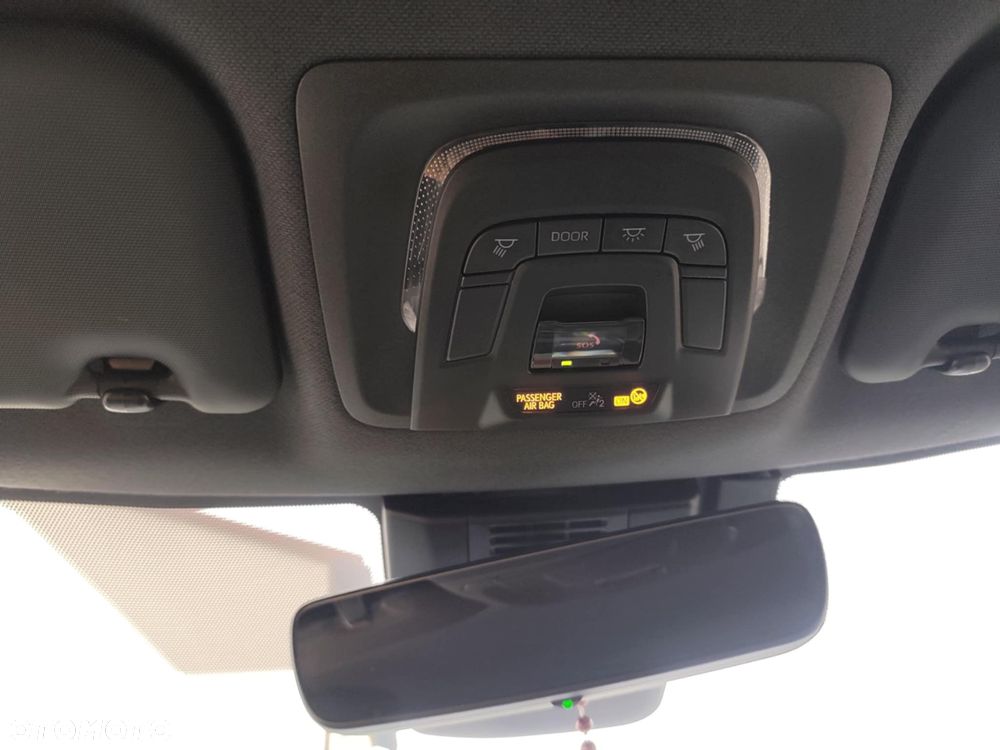 Toyota Corolla 1.8 Hybrid Executive - 26