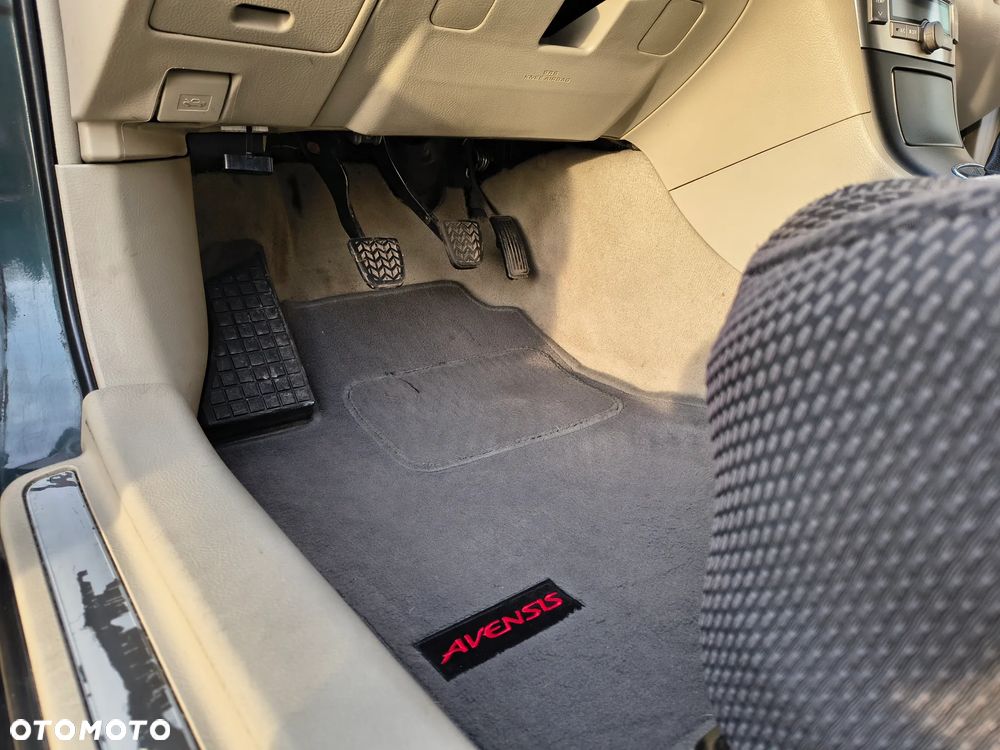 Toyota Avensis 2.0 D-4D Sol - 12