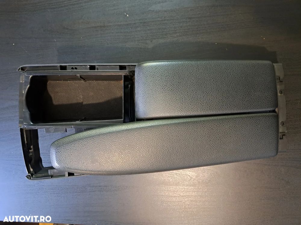 Cotiera fata cu suport pahare negru model cu joystick navigatie Originala Mercedes C-class W204 facelift 2007-201 - 1