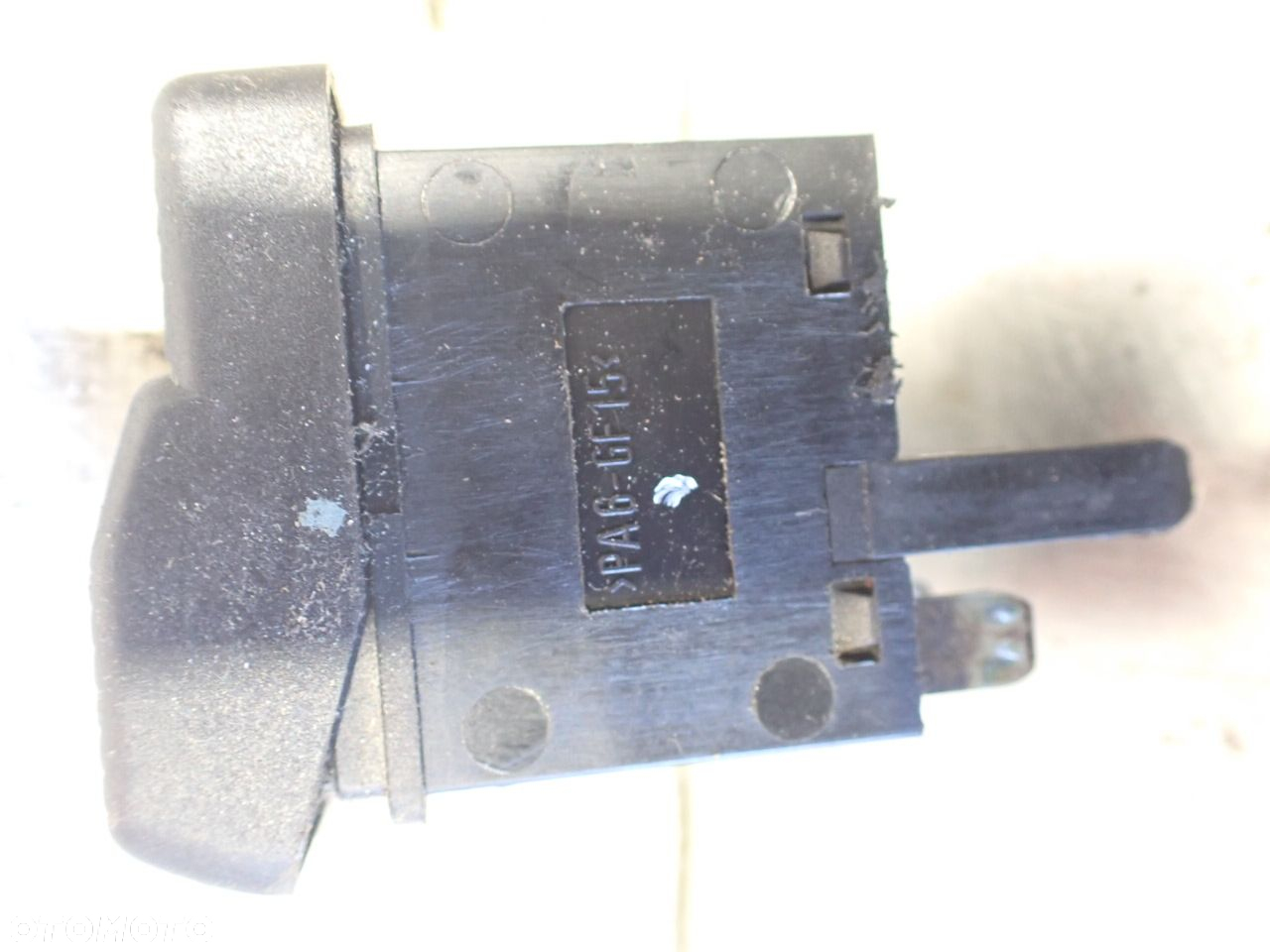 PRZEŁĄCZNIK PODGRZEWANIA SZYBY VOLKSWAGEN T4 2.4 D 701959621 - 4