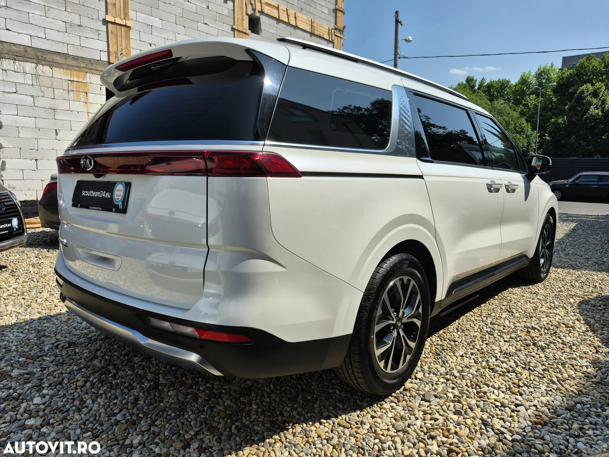 Kia Carnival - 5