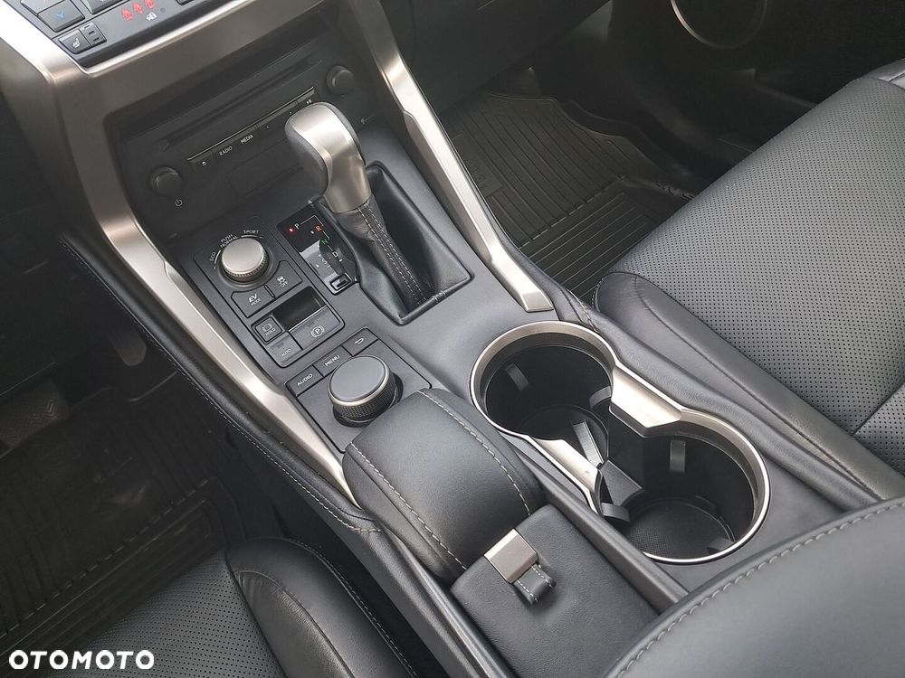 Lexus NX 300h Comfort AWD - 19