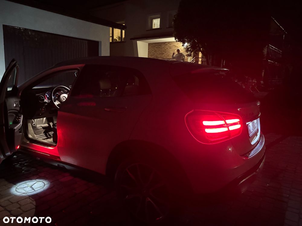 Mercedes-Benz GLA 250 4-Matic Urban - 29