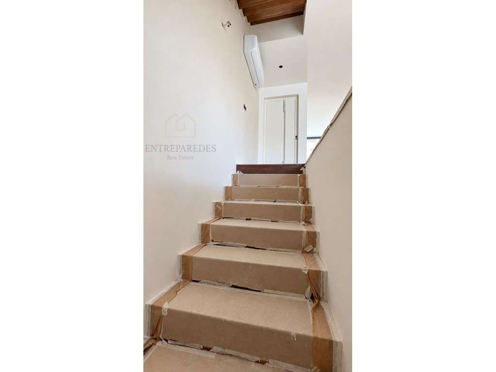 Moradia em Banda T3 com 2 frentes, jardim, elevador - para comprar ... - Grande imagem: 5/27
