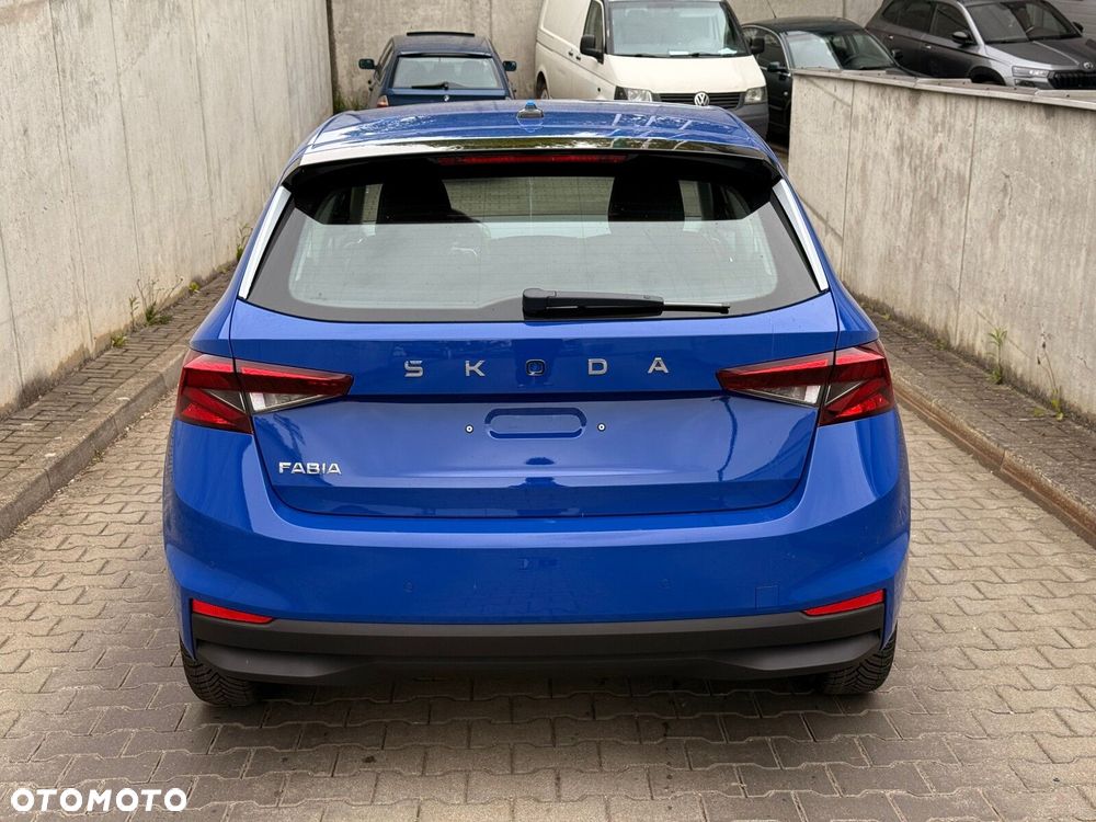 Skoda Fabia 1.0 Essence - 7