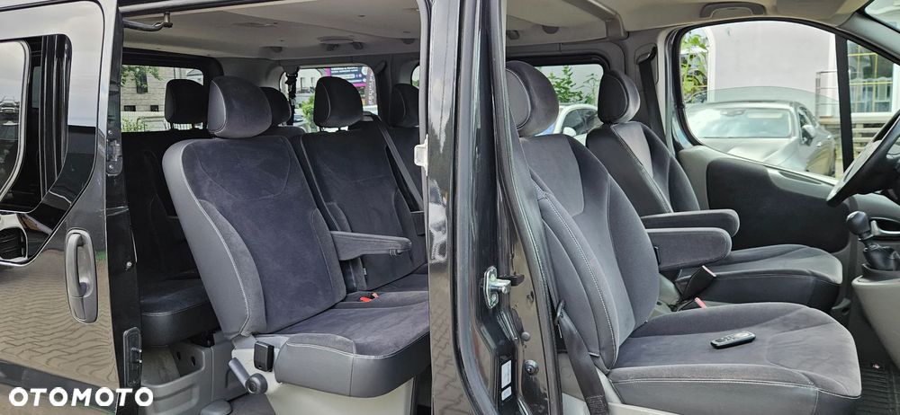 Renault Trafic 2.0 dCi 115 FAP Passenger Black Edition - 17