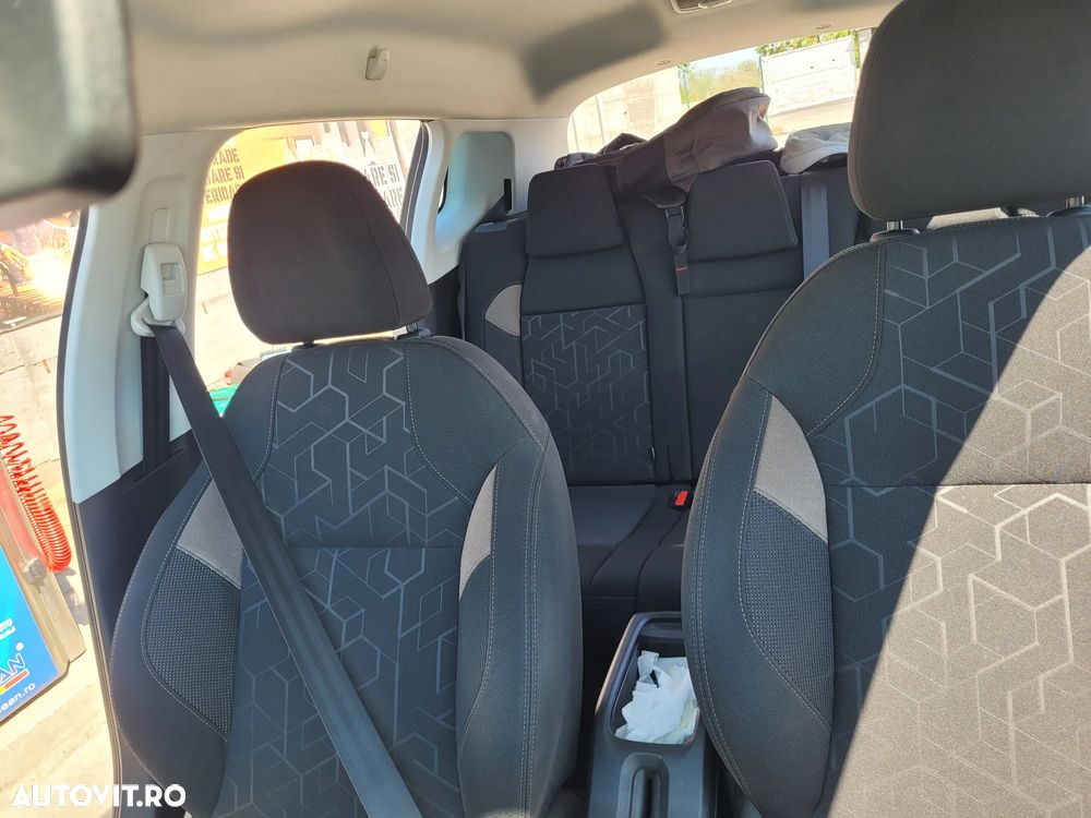 Peugeot 2008 1.2 L PureTech Active - 6