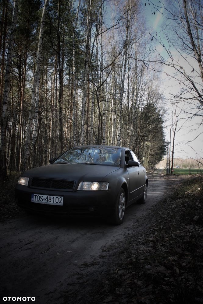 Audi A4 Limousine - 1