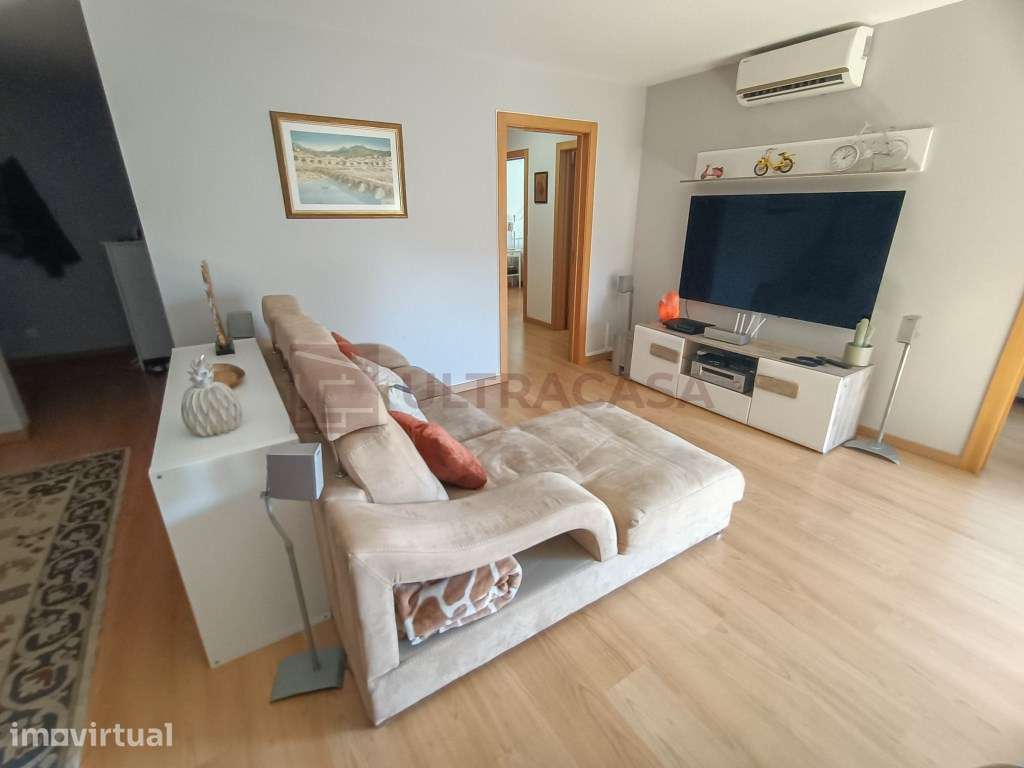 Vende-se Excelente T3 de 2014 na Pontinha com 2 Lugares de Parqueam... - Grande imagem: 2/49