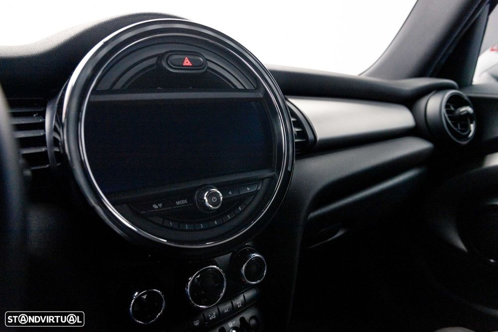 MINI 5 Portas Cooper D Auto - 31