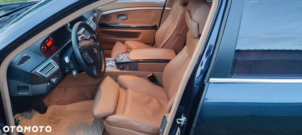 BMW Seria 7 750i - 6