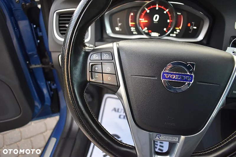 Volvo V60 D4 R-Design - 16